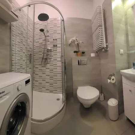 Sunset - Free Parking - Fast Internet - Close To Everything Apartment